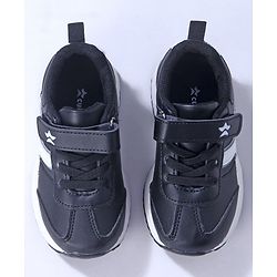 Cute Walk by Babyhug Sneaker  with Velcro Closure - Black & White