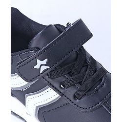 Cute Walk by Babyhug Sneaker  with Velcro Closure - Black & White