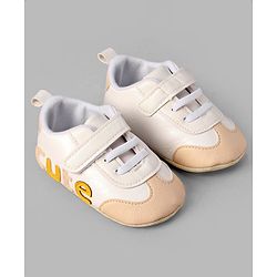Cute Walk by Babyhug Colour Blocked Velcro Closure Booties With Text Embroidery - Pink