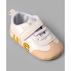 Cute Walk by Babyhug Colour Blocked Velcro Closure Booties With Text Embroidery - Pink