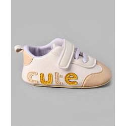 Cute Walk by Babyhug Colour Blocked Velcro Closure Booties With Text Embroidery - Pink