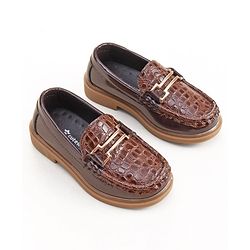 Cute Walk by Babyhug Slip On Loafer Shoes With Textured Design - Brown