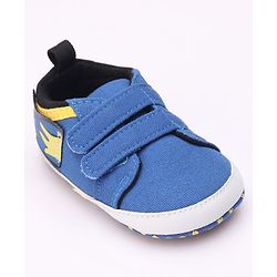 Cute Walk by Babyhug Booties Velcro Closure - Blue