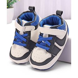 Cute Walk by Babyhug Booties with Velcro Closure -  Red