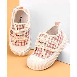 Cute Walk By Babyhug Checkered Slip On Casual Shoes With Velcro Closure - Pink
