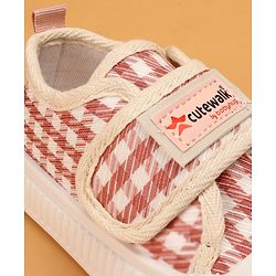 Cute Walk By Babyhug Checkered Slip On Casual Shoes With Velcro Closure - Pink