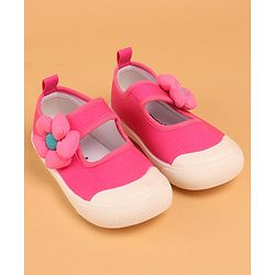 Cute Walk by Babyhug with Velcro Closure Casual Shoes Flower Applique - Fuschia