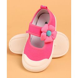 Cute Walk by Babyhug with Velcro Closure Casual Shoes Flower Applique - Fuschia