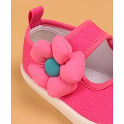 Cute Walk by Babyhug with Velcro Closure Casual Shoes Flower Applique - Fuschia