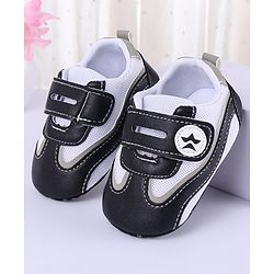Cute Walk by Babyhug Colour Blocked Velcro Closure Booties - Black