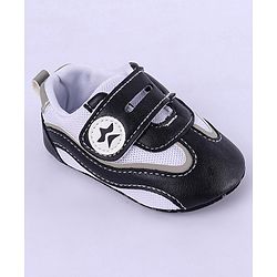 Cute Walk by Babyhug Colour Blocked Velcro Closure Booties - Black