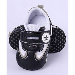 Cute Walk by Babyhug Colour Blocked Velcro Closure Booties - Black