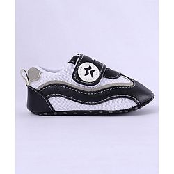 Cute Walk by Babyhug Colour Blocked Velcro Closure Booties - Black