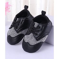 Cute Walk by Babyhug Chevron & Lace Detailing Slip On Booties - Black