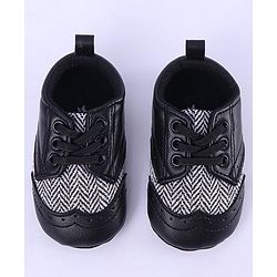 Cute Walk by Babyhug Chevron & Lace Detailing Slip On Booties - Black