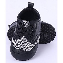Cute Walk by Babyhug Chevron & Lace Detailing Slip On Booties - Black