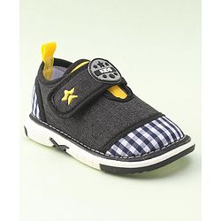 Cute Walk by Babyhug Musical Casual Shoes with Velcro Closure- Black