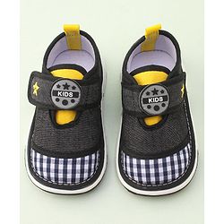 Cute Walk by Babyhug Musical Casual Shoes with Velcro Closure- Black