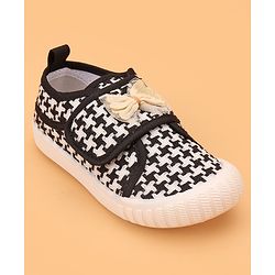 Cute Walk by Babyhug Velcro Closure Casual Shoes With Bow Applique - Black
