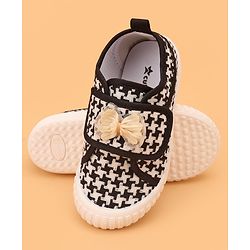 Cute Walk by Babyhug Velcro Closure Casual Shoes With Bow Applique - Black