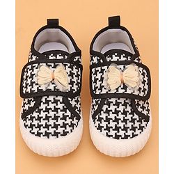 Cute Walk by Babyhug Velcro Closure Casual Shoes With Bow Applique - Black