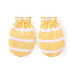 Babyhug 100% Cotton Knit Full Sleeves Onesies with Leggings and Cap Mittens Booties With Giraffe Print - Multicolor