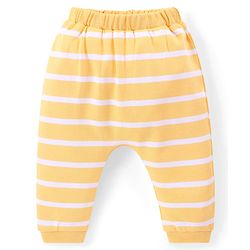 Babyhug 100% Cotton Knit Full Sleeves Onesies with Leggings and Cap Mittens Booties With Giraffe Print - Multicolor