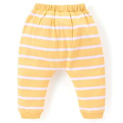Babyhug 100% Cotton Knit Full Sleeves Onesies with Leggings and Cap Mittens Booties With Giraffe Print - Multicolor