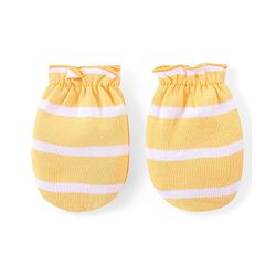 Babyhug 100% Cotton Knit Full Sleeves Onesies with Leggings and Cap Mittens Booties With Giraffe Print - Multicolor