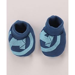 Babyhug Marvel Interlock Knit Cap Mittens & Booties Set with Avengers Graphics Blue - Diameter 12 Cm