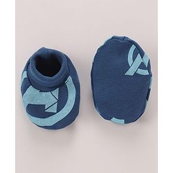 Babyhug Marvel Interlock Knit Cap Mittens & Booties Set with Avengers Graphics Blue - Diameter 12 Cm