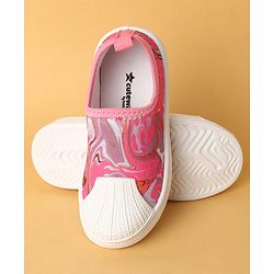 Cute Walk by Babyhug Slip On Casual Shoes with Abstract Print - Pink