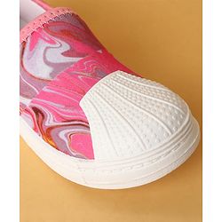 Cute Walk by Babyhug Slip On Casual Shoes with Abstract Print - Pink