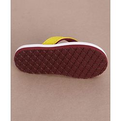Cute Walk by Babyhug Flip Flops with Back Strap & Giraffe Print - Yellow
