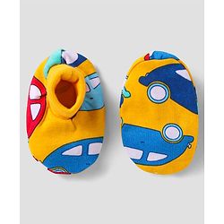 Babyhug 100% Cotton Cap Mittens And Booties Vehicle Printed - Yellow Packet Dim- 19x18cm, Cap Diameter-11x12cm, Mittens- 9cm, Bootties- 9.5cm, Age-Preemie, Pieces- 5