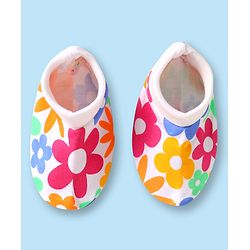 Babyhug 100% Cotton Interlock Knit Cap Mittens & Booties Set With Floral Print White - Diameter 15 cm