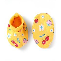 Babyhug 100% Cotton Interlock Knit Cap Mittens & Booties Set with Berries & Floral Print Yellow - Diameter 14 cm