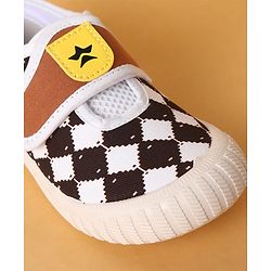 Cute Walk by Babyhug Casual Shoes with Velcro Closure & Checks Design - Brown