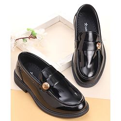 Cute Walk by Babyhug Loafers with Applique - Black
