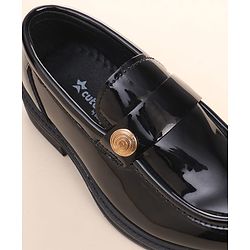Cute Walk by Babyhug Loafers with Applique - Black