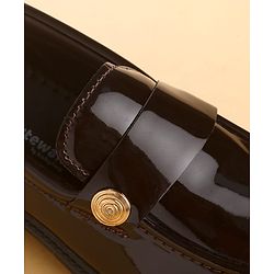 Cute Walk by Babyhug Loafers with Applique - Black