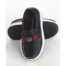 Cute Walk by Babyhug Slip On 3D Applique Loafers - Black