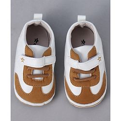 Cute Walk by Babyhug Velcro Closure Booties - Brown