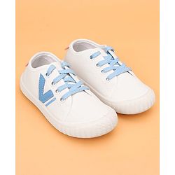 Cute Walk by Babyhug Lace Closure Solid Casual Shoes - White