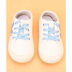 Cute Walk by Babyhug Lace Closure Solid Casual Shoes - White