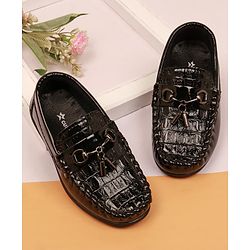 Cute Walk by Babyhug Slip On Solid Loafers - Brown