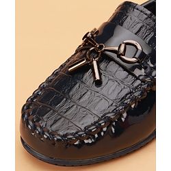 Cute Walk by Babyhug Slip On Solid Loafers - Brown