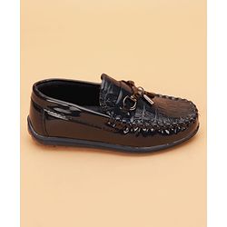Cute Walk by Babyhug Slip On Solid Loafers - Brown