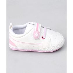 Cute Walk by Babyhug Solid Booties with Velcro Closure - White & Pink