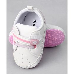 Cute Walk by Babyhug Solid Booties with Velcro Closure - White & Pink